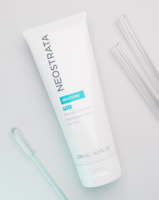 080F30135XA_Life Style_Restore Facial Cleanser
