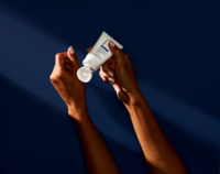 080F30132XA_Life Style_Resurface Glycolic Renewal Smoothing Cream