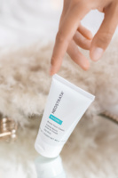 080F30137XA_Life Style 2_Restore Bionic Face Cream