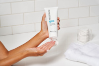 080F30135XA_Life Style 2_Restore Facial Cleanser