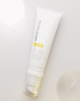 080F30131C_Life Style_Enlighten Skin Brightener SPF35
