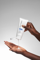080F30155R_Life Style 2_Resurface Lotion Plus