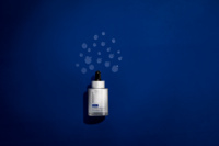 080F30159XA_Life Style 2_Skin Active Tri Therapy Lifting Serum