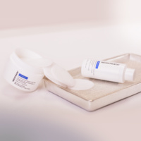 080F30134XA_Life Style 1_Resurface Smooth Surface Glycolic Peel