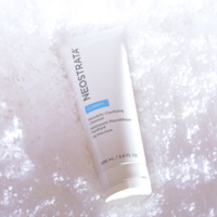 080F30142XA_Life Style 3_Clarify Mandelic Clarifying Cleanser
