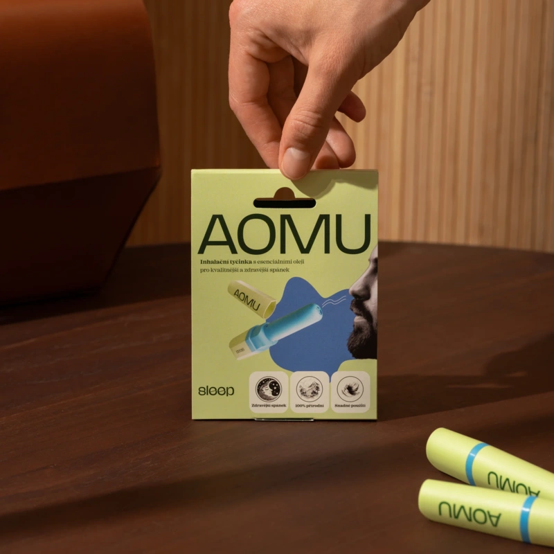 Aomu-hand-IG-Web-1x1-15.png