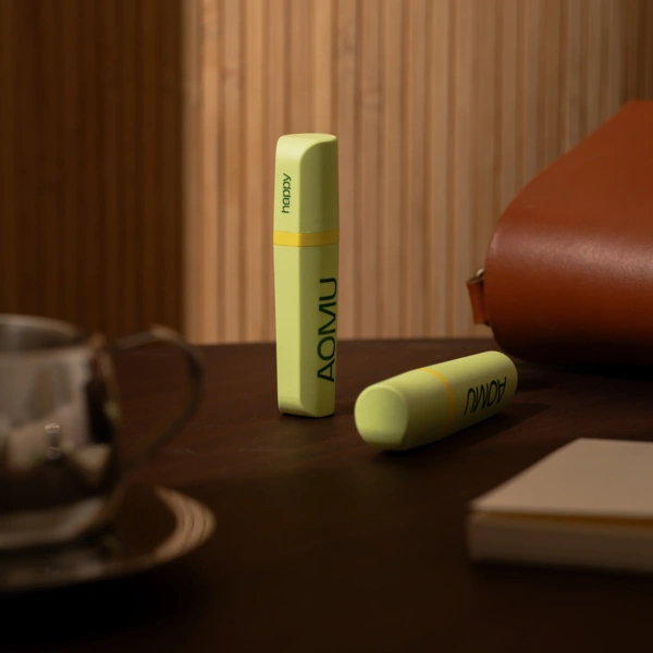 Aomu-hand-IG-Web-1x1-14.png-2